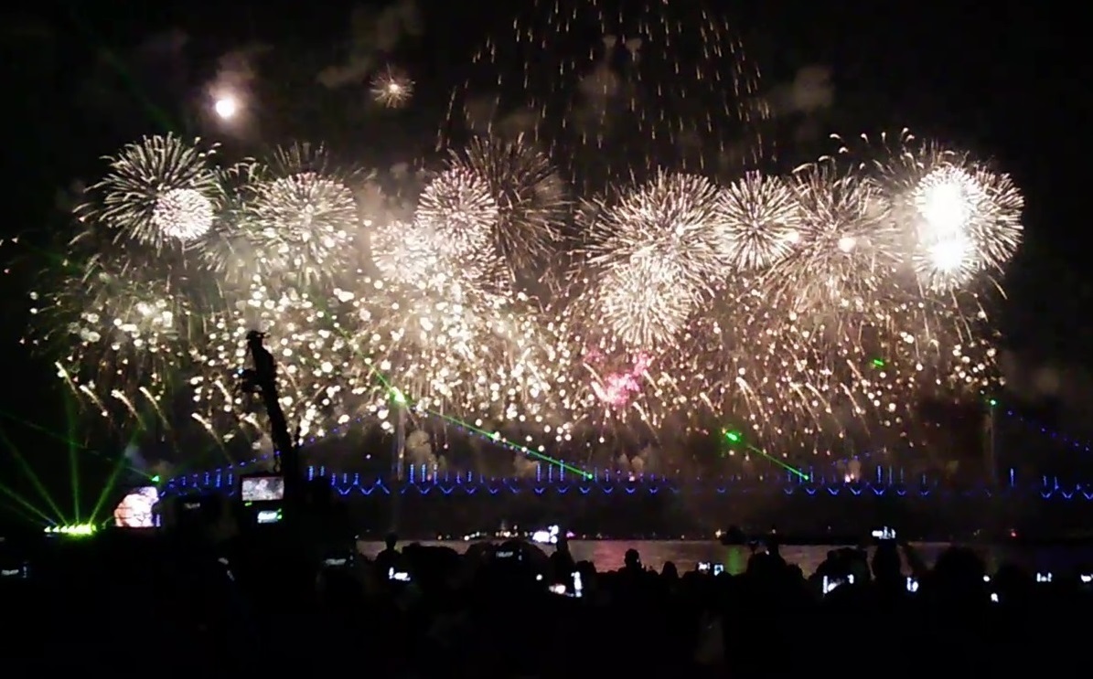 16年釜山世界花火大会が10月22日に開催されます 釜山のちょっとした話 釜山のあんない人